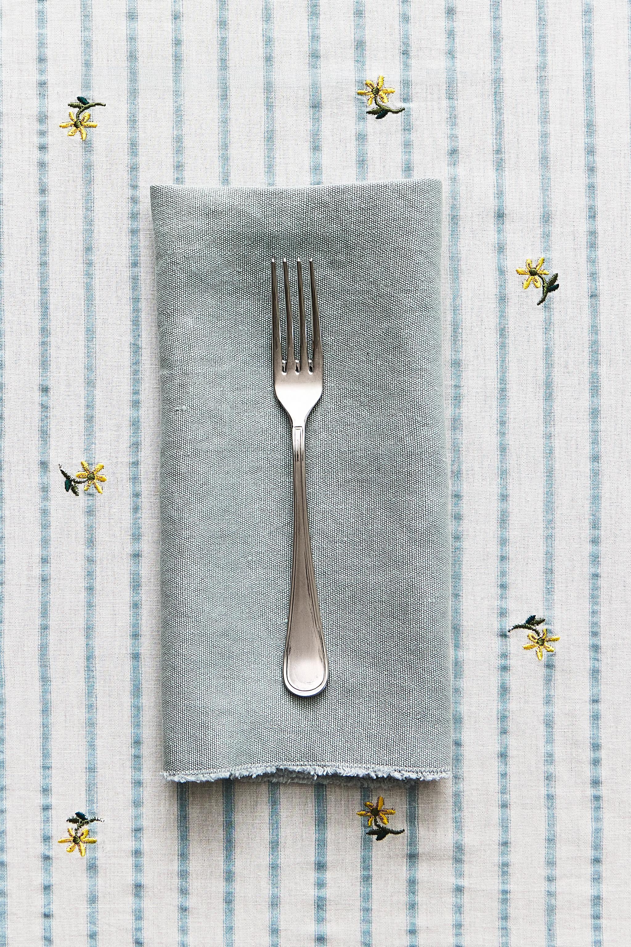 NAPPE RAYURES BRODERIE FLORALE